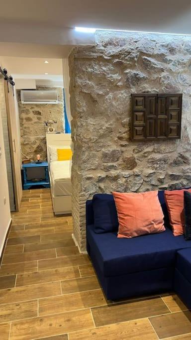 Stone Inn Near Acropolis & Metro 石头记 Felsenhohle Athene Buitenkant foto